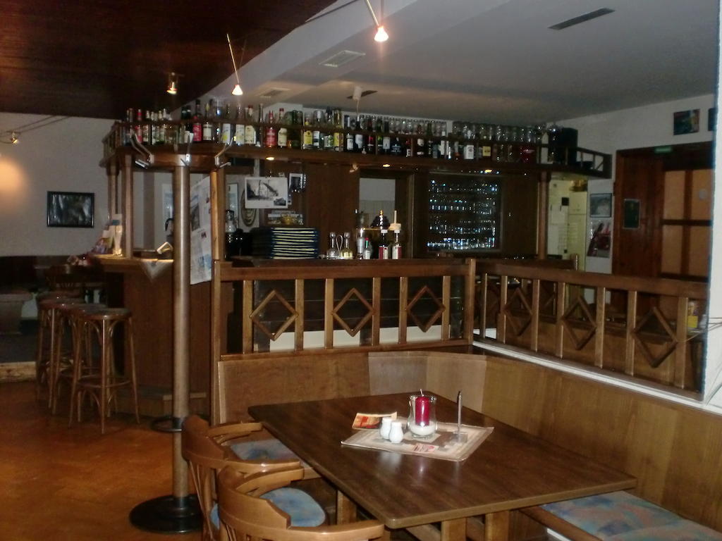 Hotel & Restaurant "Zum Firstenstein" Konigshain Esterno foto